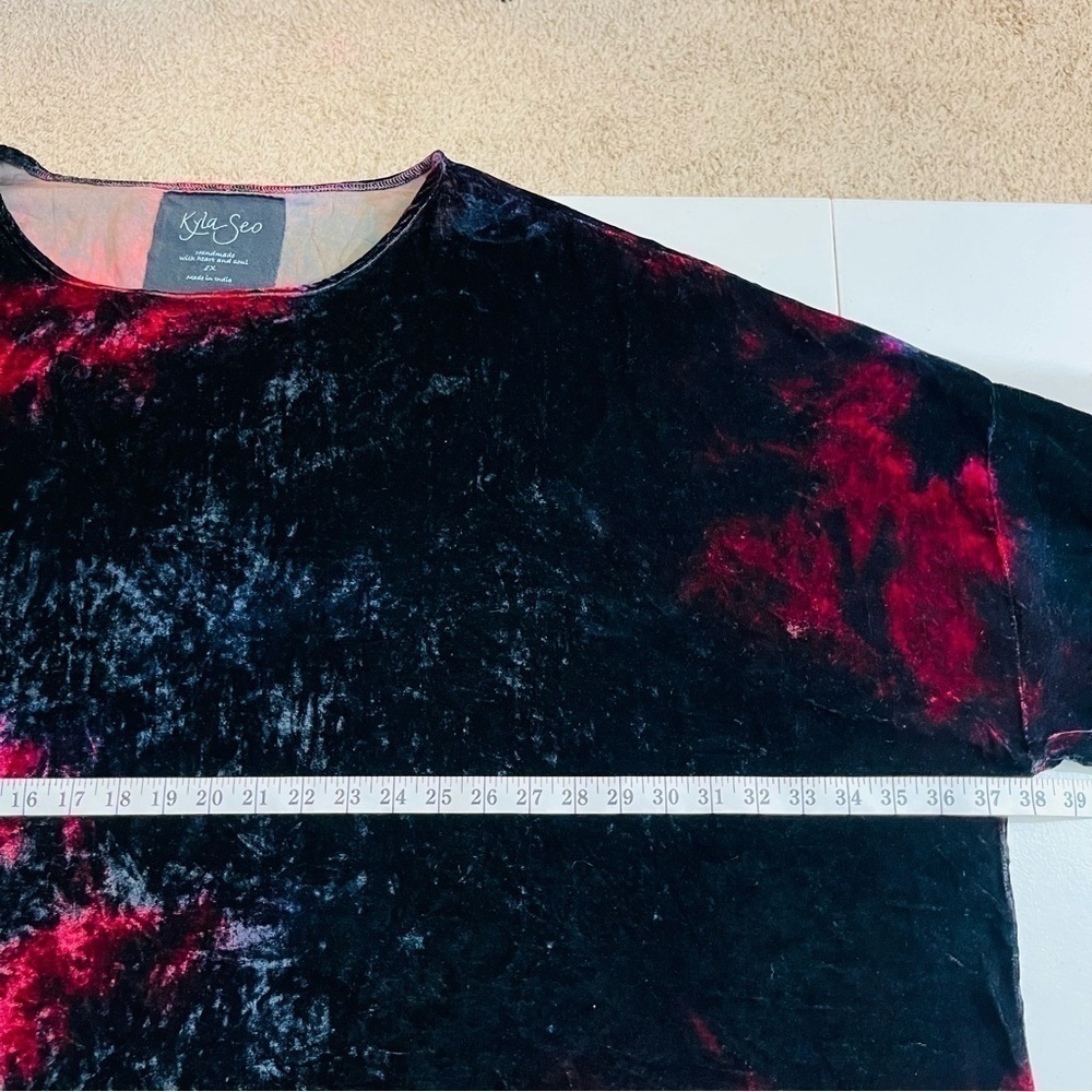 Kyla Seo Round Neck Velvet Tie Dye Tunic Top Women Size 2X Red/Black - Picture 9 of 11